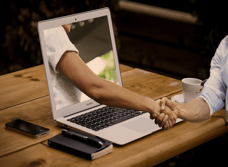 Online Dating Safety – Signs That Someone Could Be Fake
