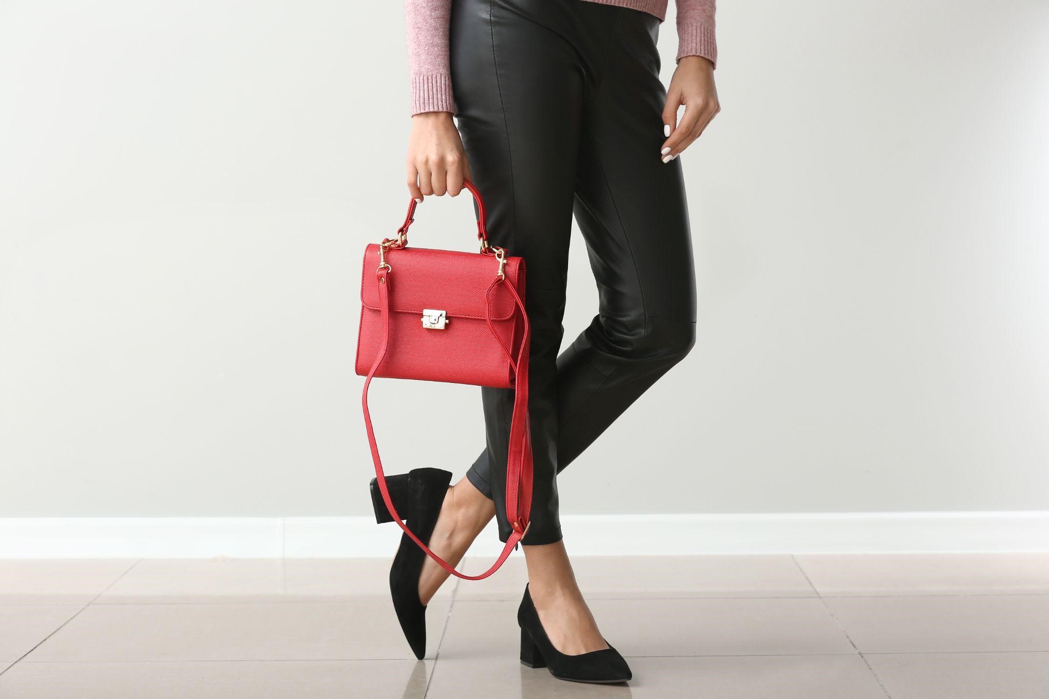 Benefits of Having a Leather Bag